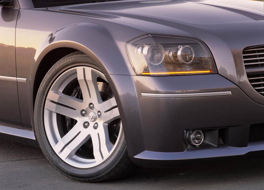  Dodge Magnum SRT8 Concept 2003 года  (фото 20 из 22)